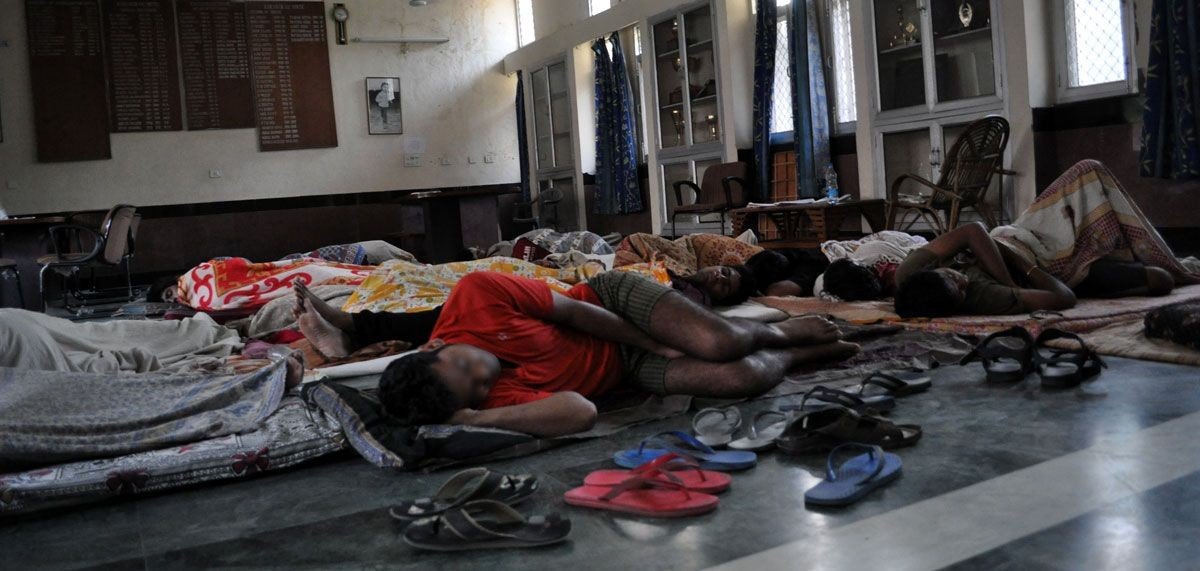 iitians_sleeping_in_common_room_karakoram_hostel